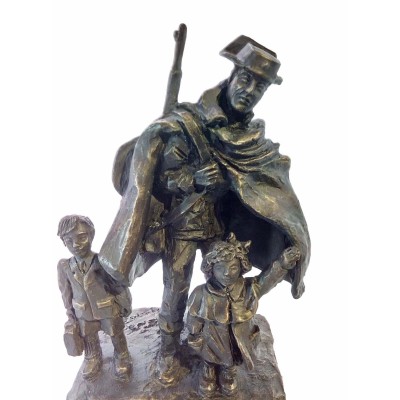 ESCULTURA GUARDIA CIVIL/NIÑOS COLEGIO GUARDIAS VALDEMORO