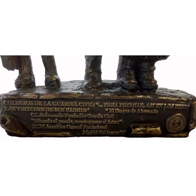 ESCULTURA GUARDIA CIVIL/NIÑOS COLEGIO GUARDIAS VALDEMORO
