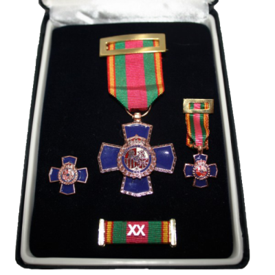 MEDALLA POLICIAL 20 AÑOS + PASADOR + PIN + MEDALLA MINIATURA