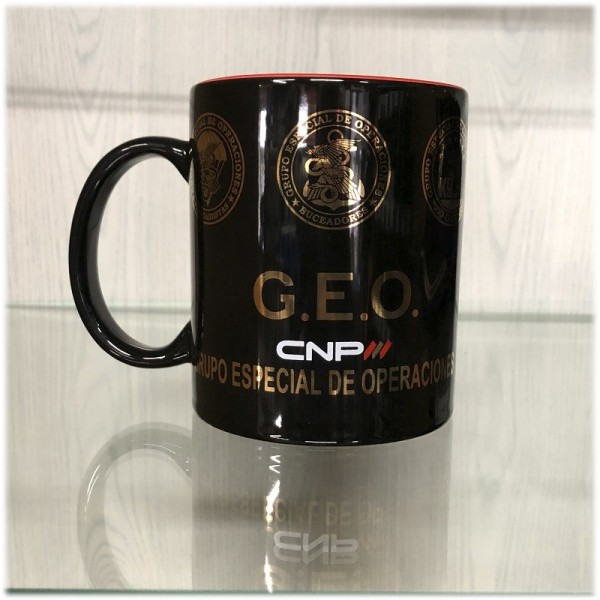 TAZA NEGRA GEO ESCUDO DORADO - ESPECIALIDADES