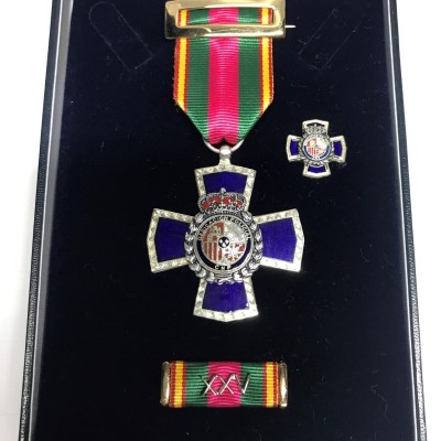 ESTUCHE ANTIGÜEDAD XXV AÑOS CNP. (ESTUCHE + MEDALLA + PASADOR + PIN)