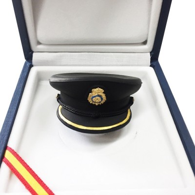 ESCULTURA GORRA DE PLATO POLICIA