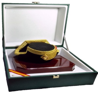 TRICORNIO GALA MINI CON BASE DE MADERA Y ESTUCHE INSTITUCIONAL
