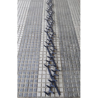 CADENA PLANA DE POLIMERO RETRACTIL CON CLAVOS DE 5 METROS
